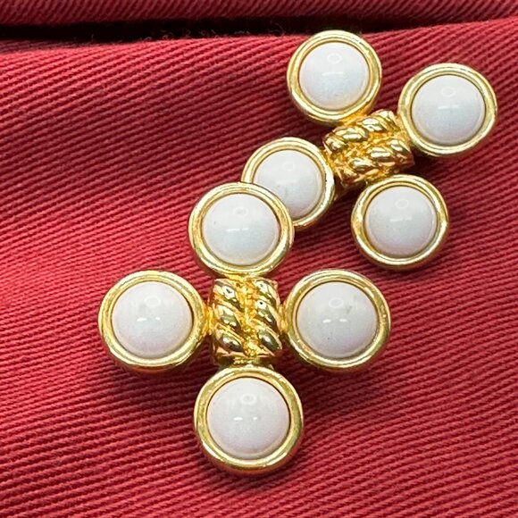VTG 1980s Monet Mod White Cabochon Clip Earrings - Picture 11 of 11